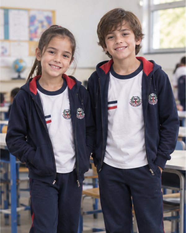 Alumnos del Primario con el uniforme
